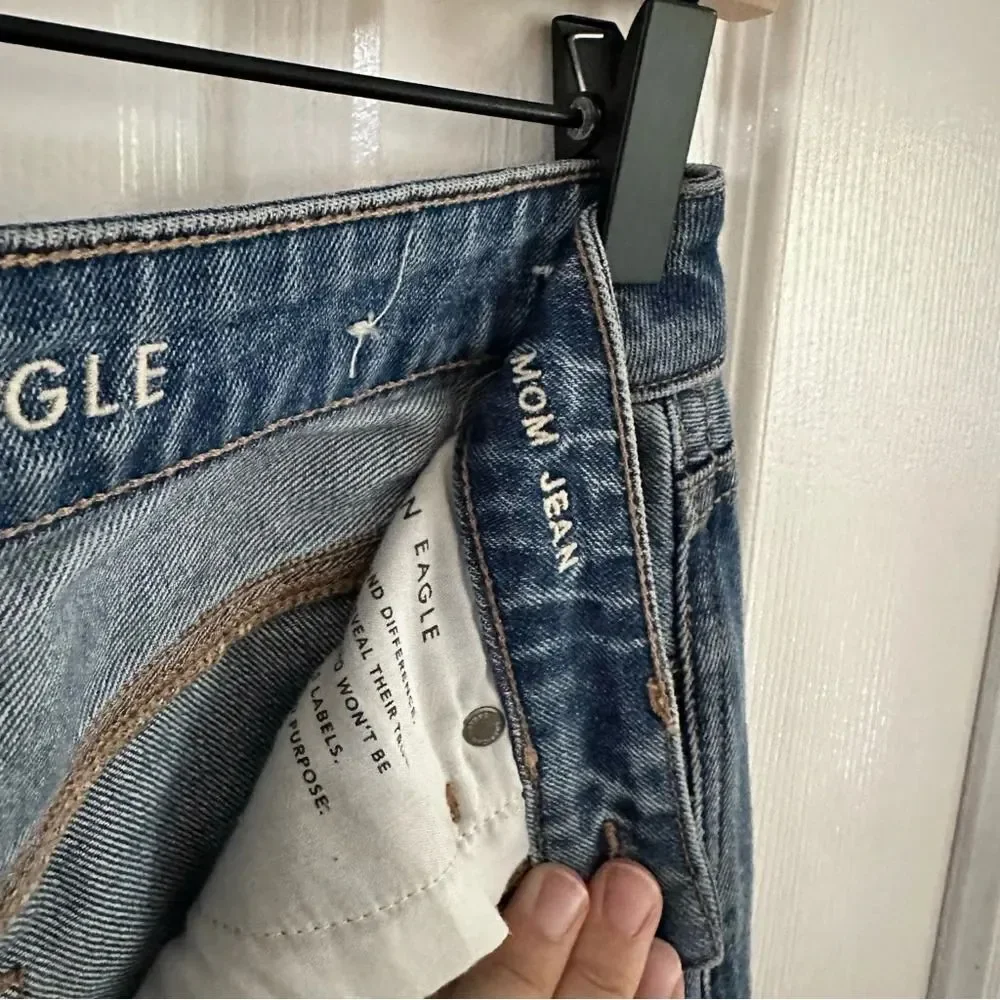 American Eagle Distressed Mom Jean Women’s Size 6